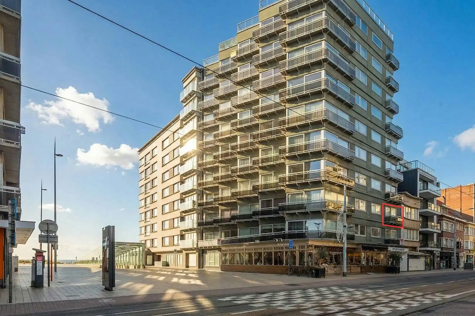 Gerenoveerd appartement op toplocatie te Middelkerke! foto {{pictureIndex}}