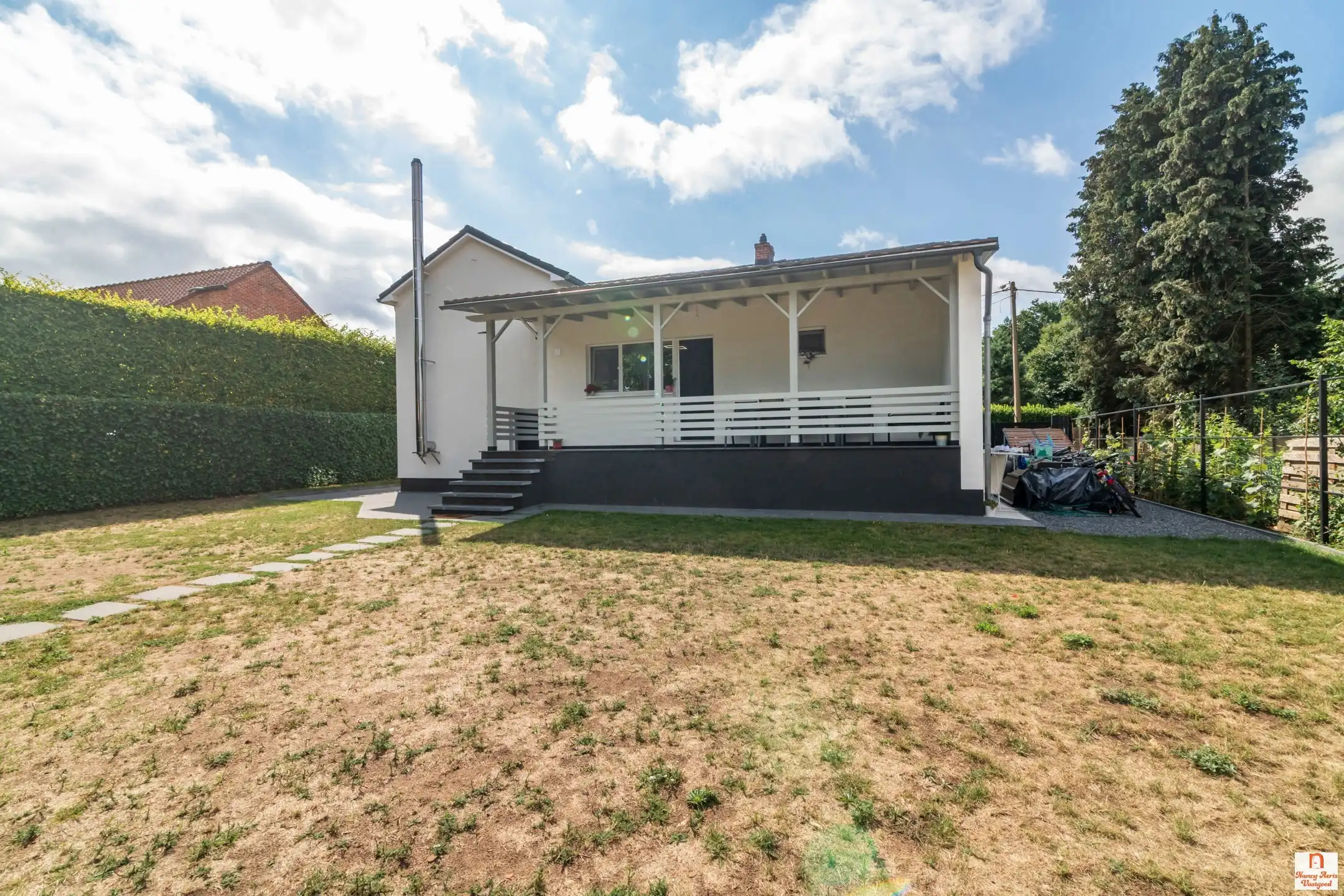 Ruime, vernieuwde woning met terras en tuin in Koersel foto 3