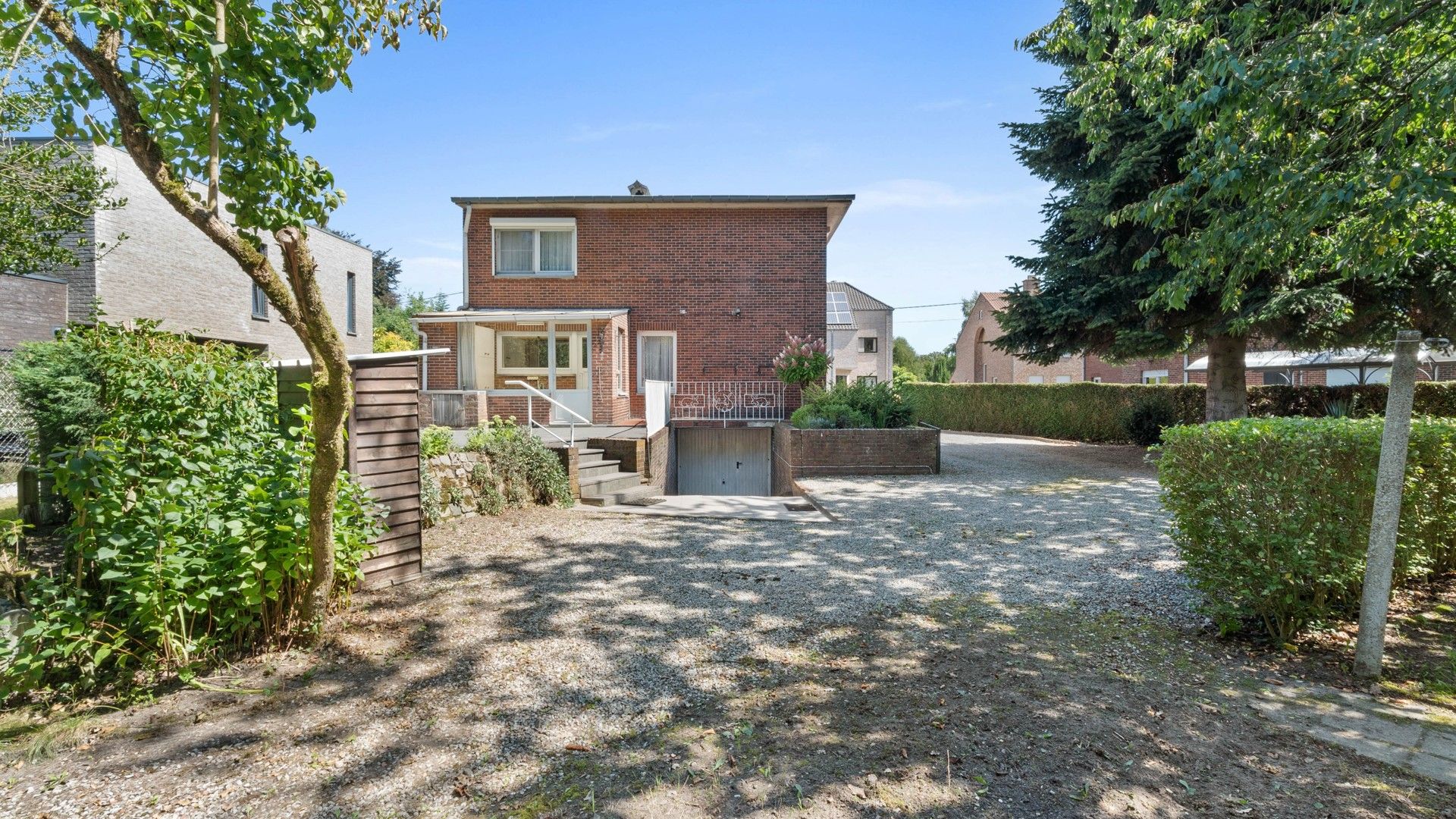 Vrijstaande woning op perceel van 9a 37ca foto 4