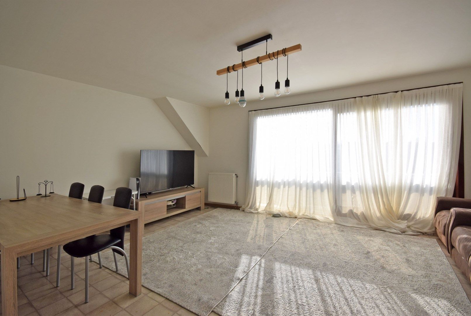APPARTEMENT MET TWEE SLAAPKAMERS NABIJ CENTRUM IEPER foto 2