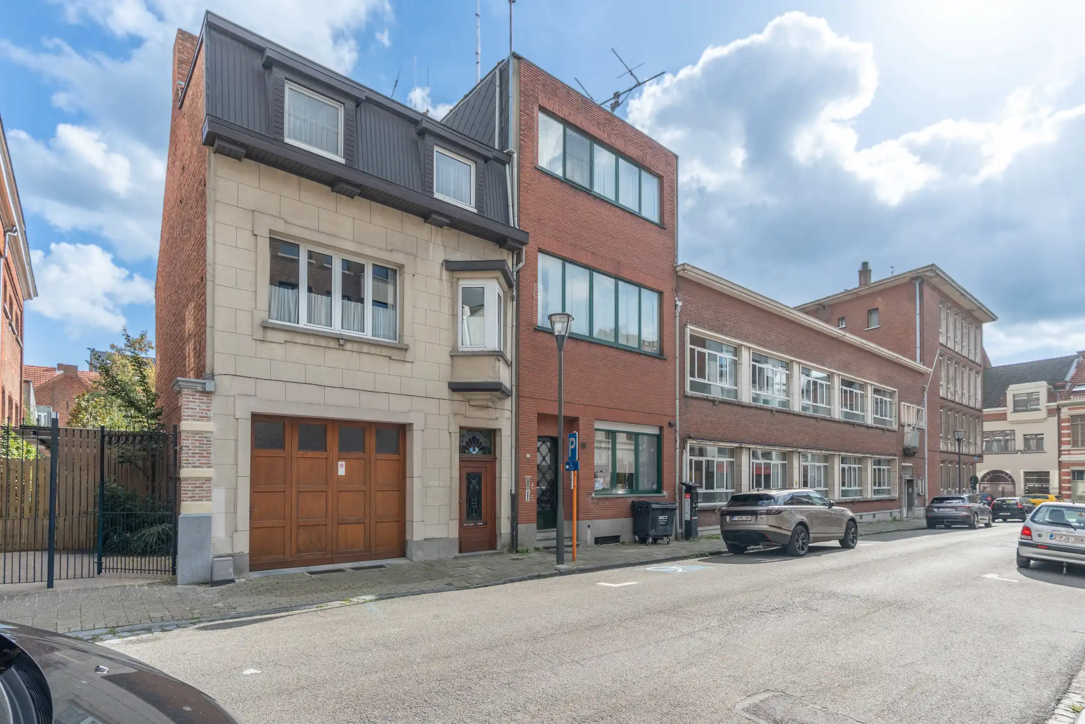 Charmante stadswoning met 2 wooneenheden, garage en tuin foto 2