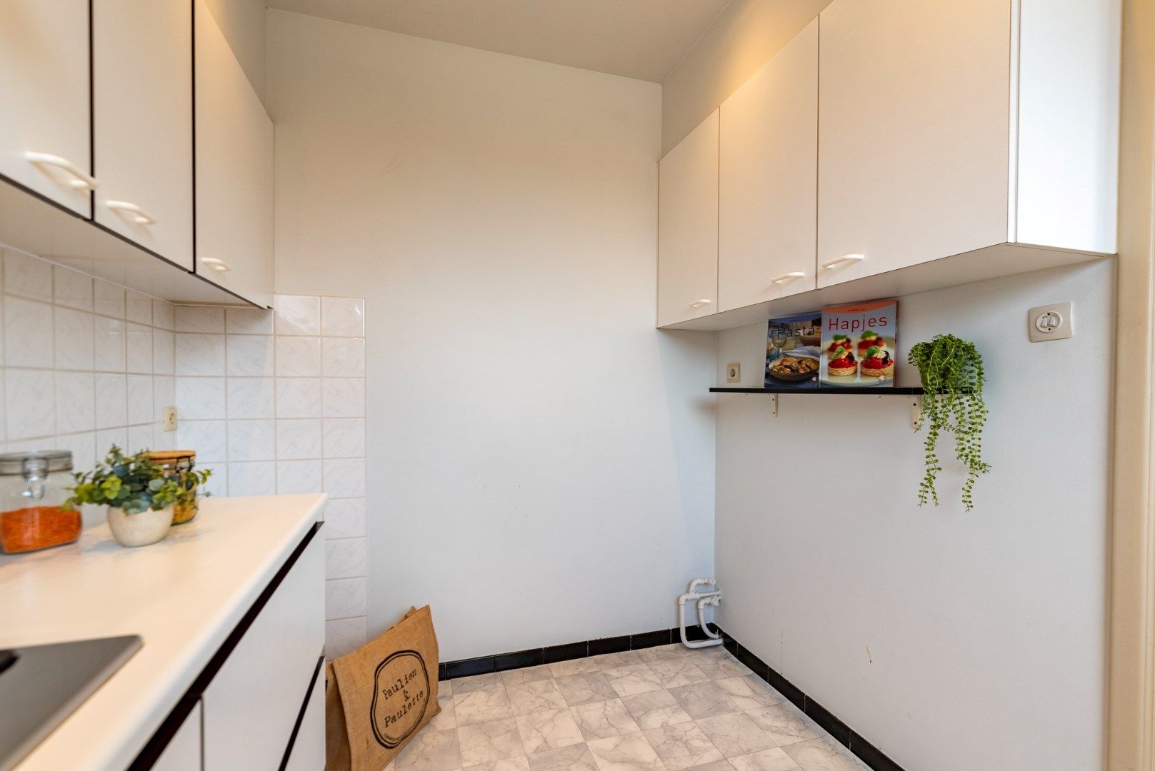 Ruim 2 slaapkamer appartement met garage in Boechout! foto 7