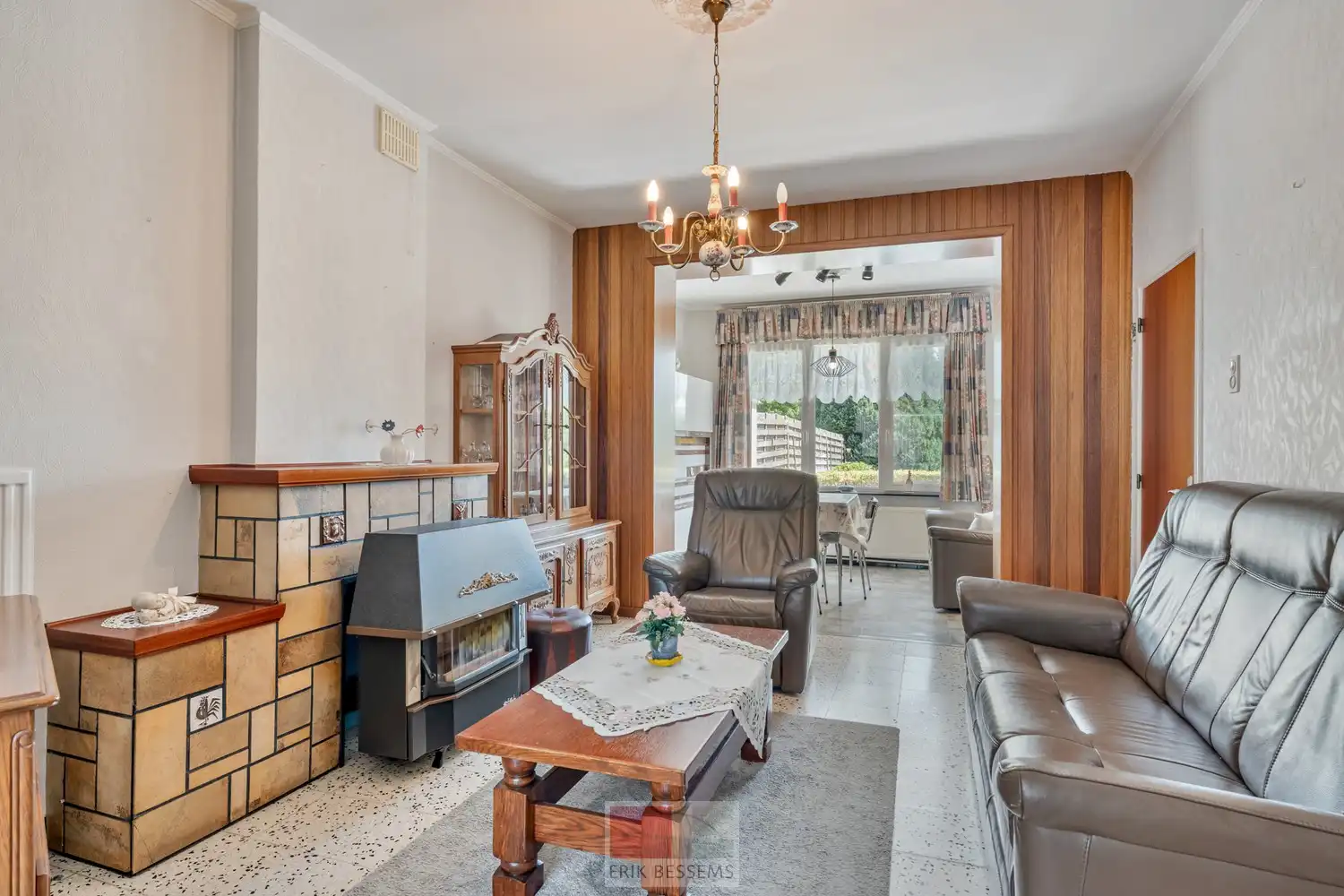 Leuke te renoveren woning met een bewoonbare oppervlakte van ca. 172 m², gelegen op een perceel van 485 m². foto 6