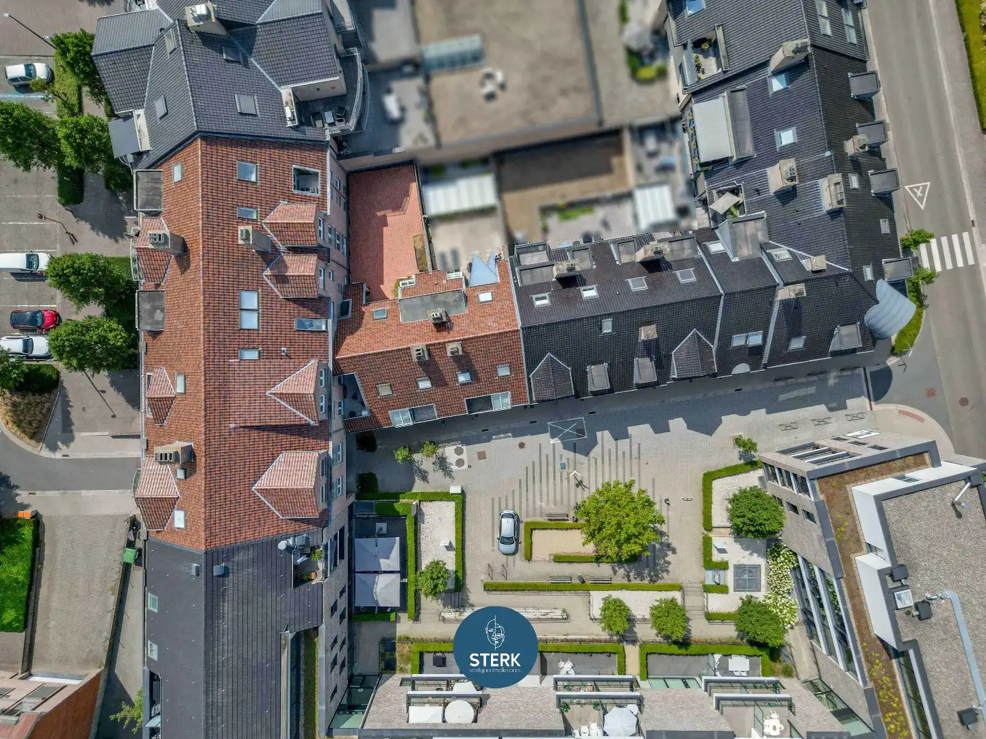 RUIM DUPLEX-APPARTEMENT MET 2 TERRASSEN IN HET CENTRUM VAN LANAKEN !  foto 3