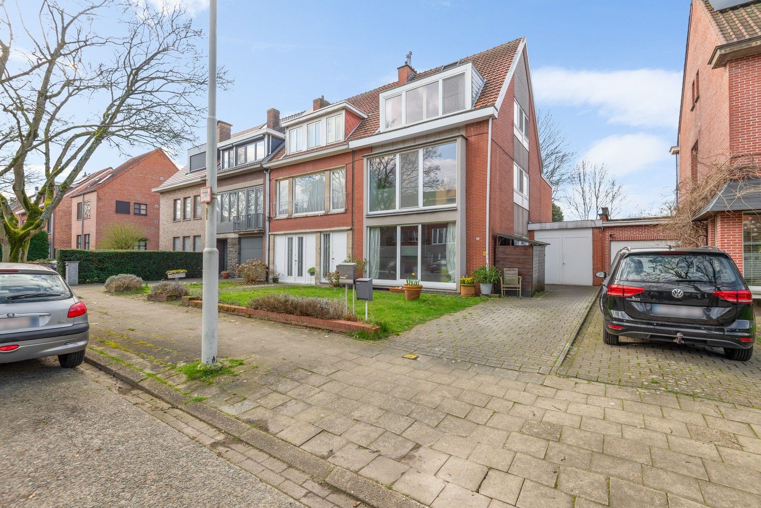 Lichtrijk duplexappartement te koop op toplocatie in Mortsel! foto 2