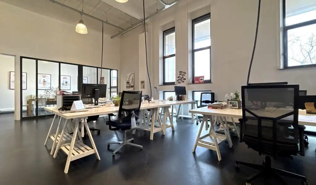 Instapklaar kantoor te huur aan luchthaven in Deurne foto 4