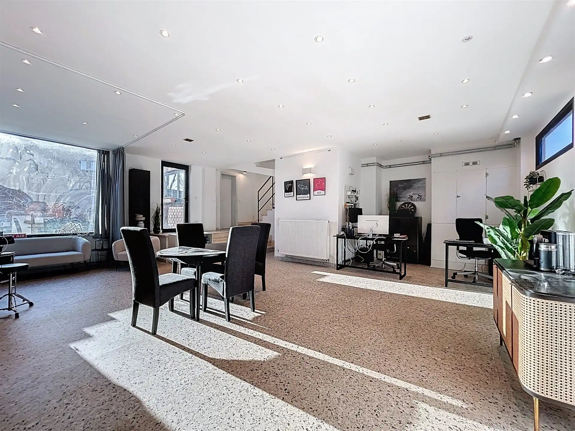 Instapklare ruime woning met grote garage op perceel van 359m² foto 17