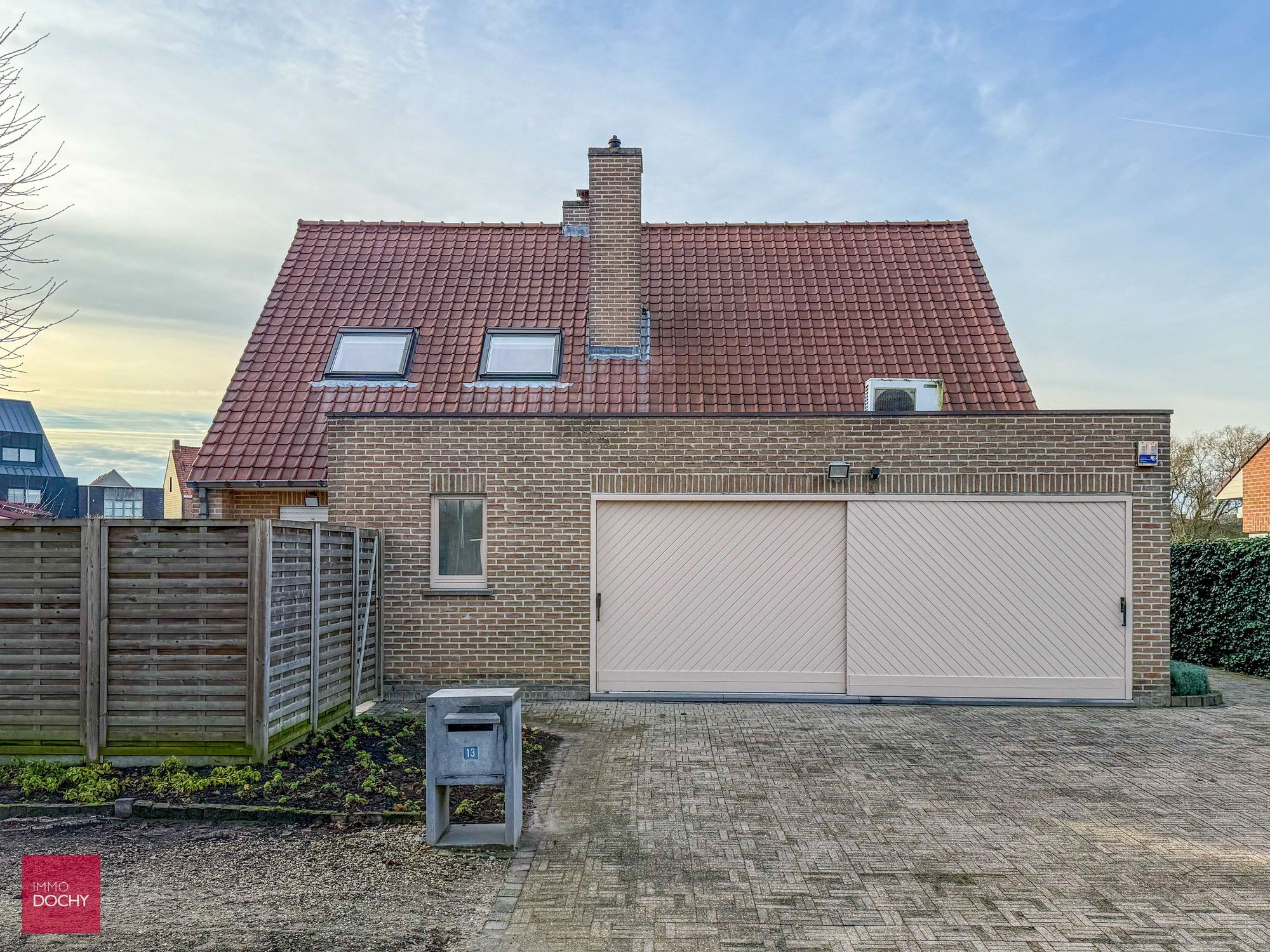Instapklare lichtrijke alleenstaande woning | Lindestraat foto 2