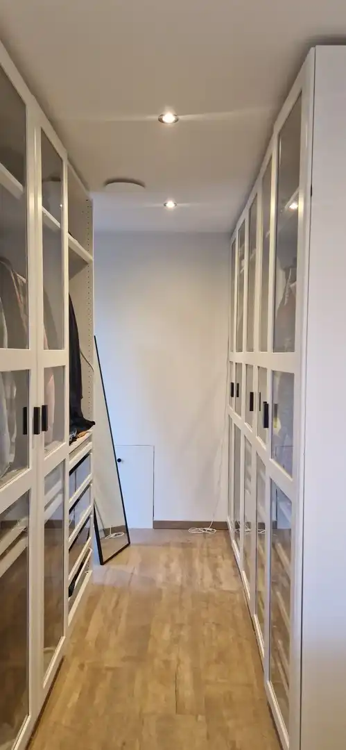 Prachtig  gerenoveerde en rustig gelegen EENGEZINSWONING (2024), bewoonbaar: 192m², met mooie leefruimten, 3 slaapkamers, garage 2 wagens en grote tuin op 14 are 54 ca. foto 26