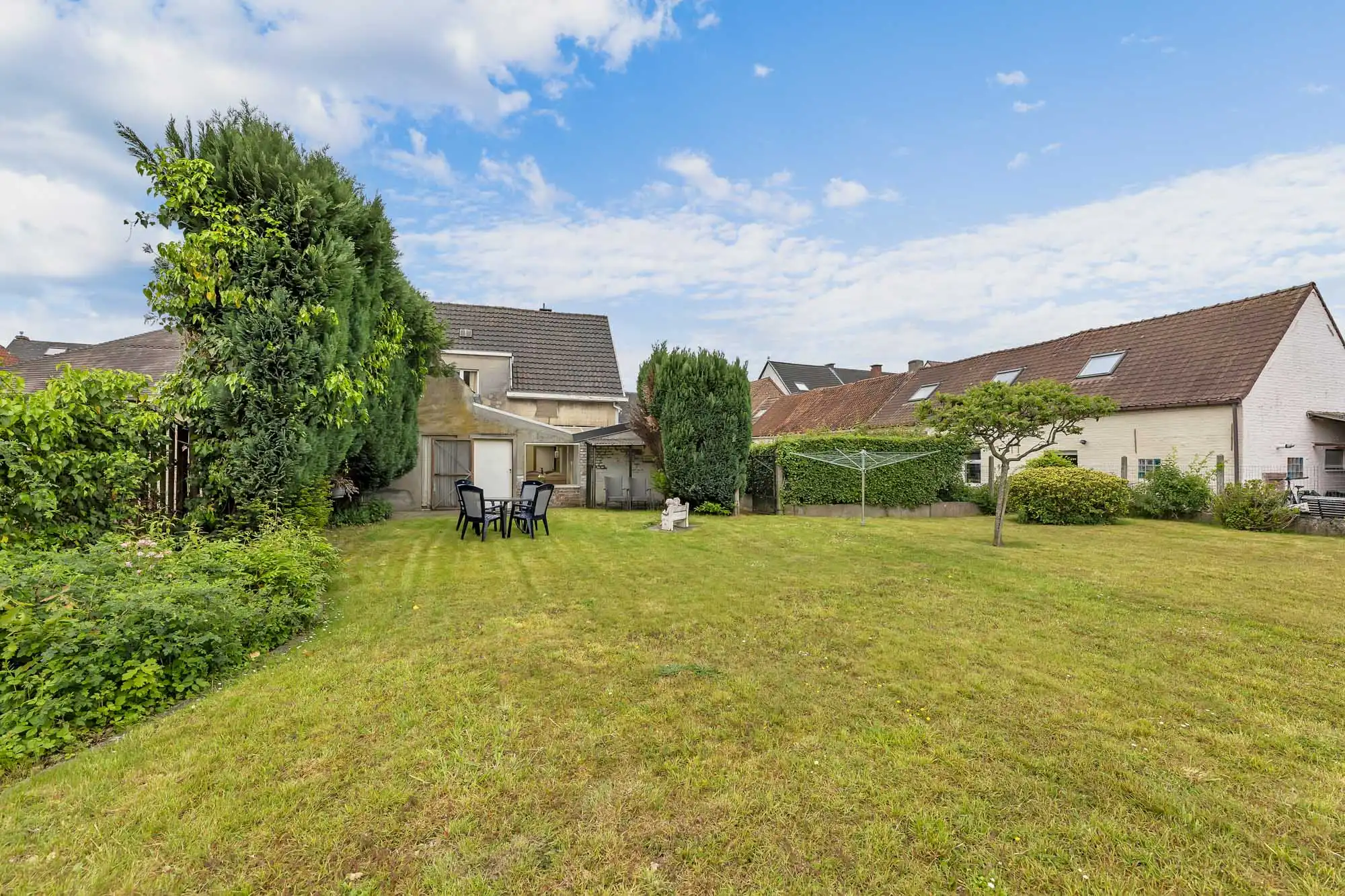 Te renoveren woning met extra entiteit en garage foto 19