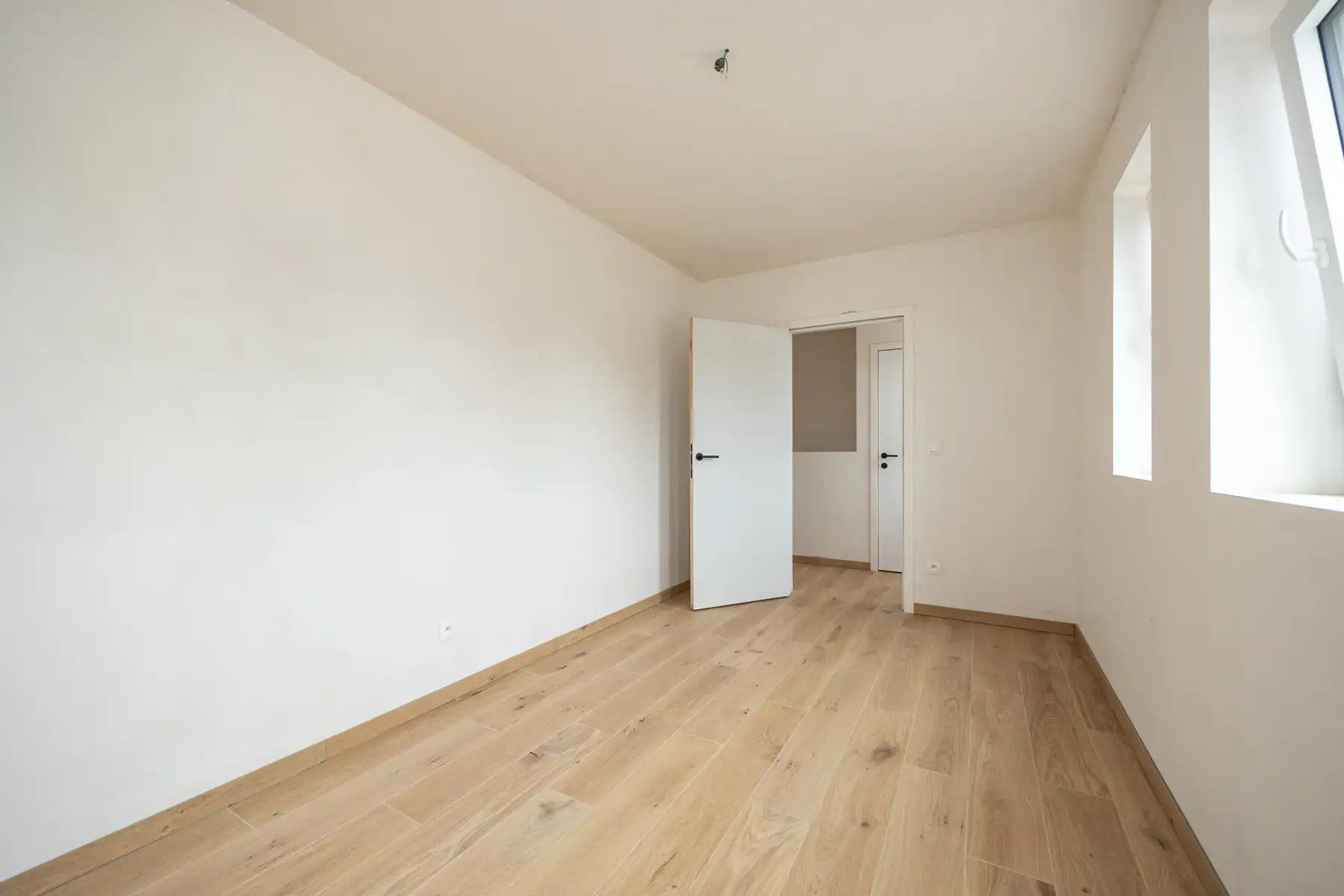 Woning met 3 slaapkamers en fietsenberging/carport op perceel van ca 367m² foto 10