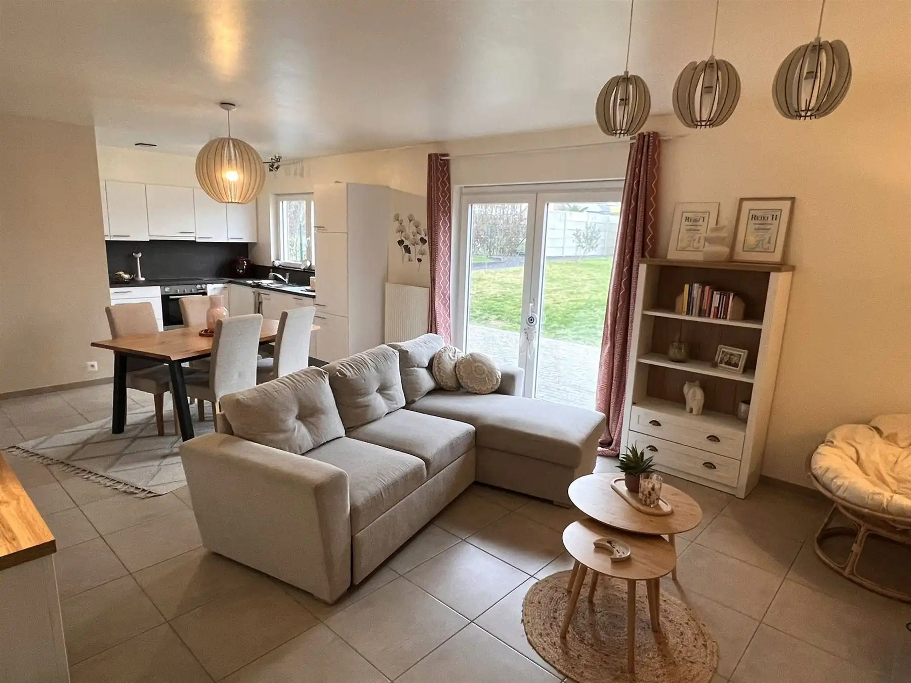 Moderne gelijkvloerse villa met tuin foto 9