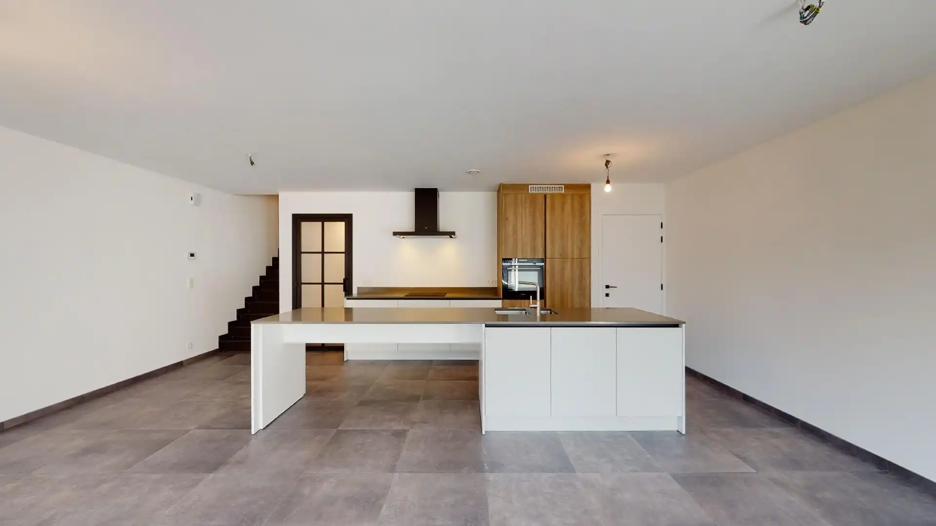 ZEER RUIME KWALITATIEVE WONING MET INPANDIGE GARAGE foto 6