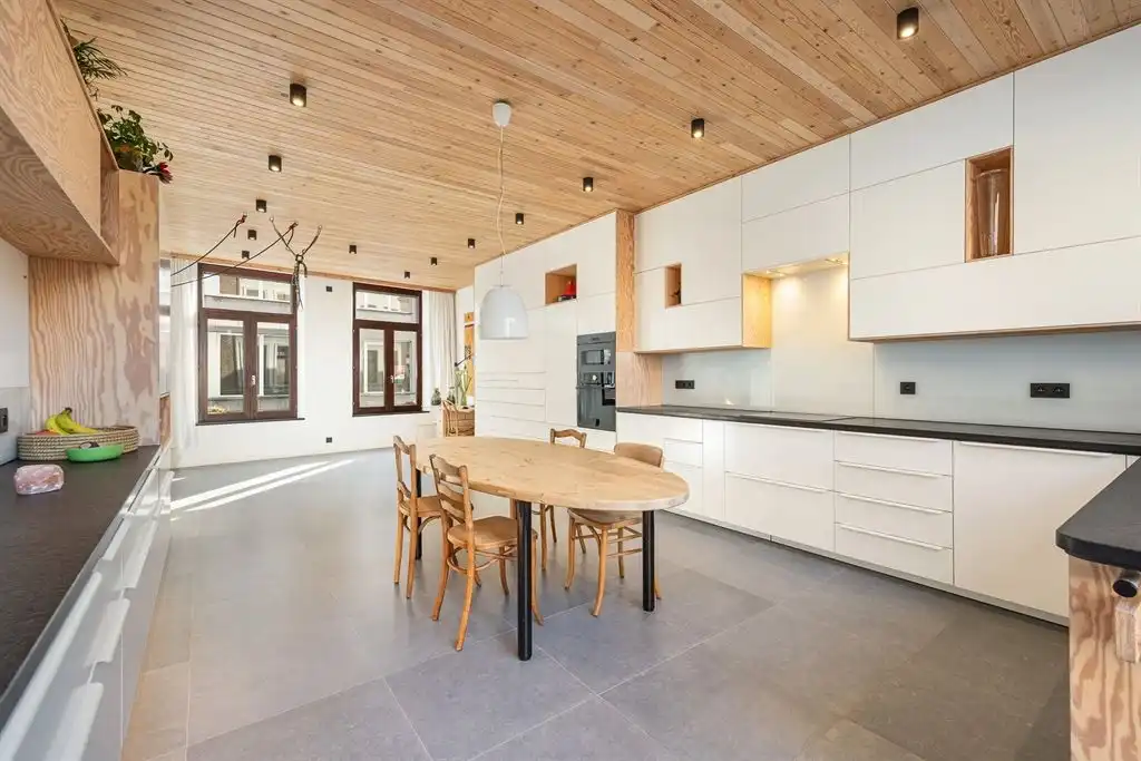 Ruime woning met dakterras en atelier foto 4