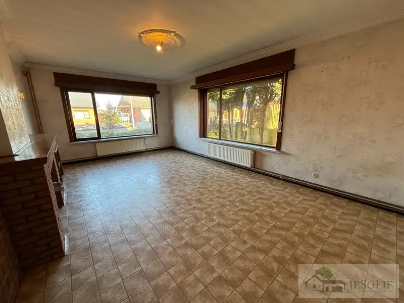 Woning op breed perceel - achterliggend natuurgebied - stal foto 10