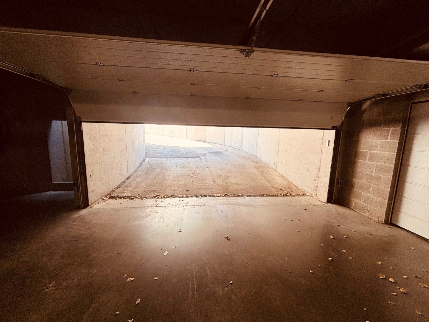 GARAGEBOX met sectionale poort in domein 'Koningshof' foto 6