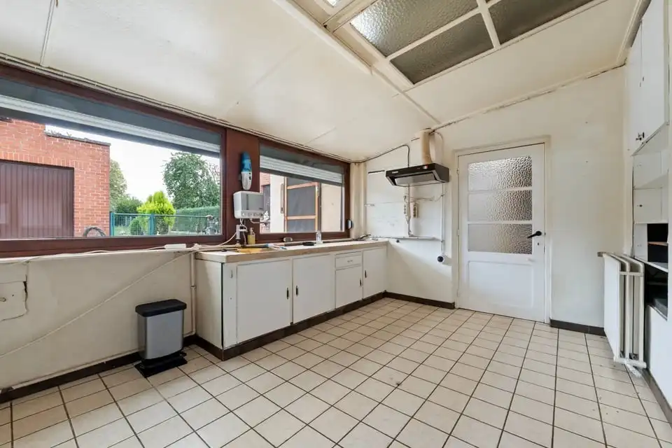 TE RENOVEREN GEZINSWONING MET GARAGE IN HET CENTRUM VAN GINGELOM foto 12