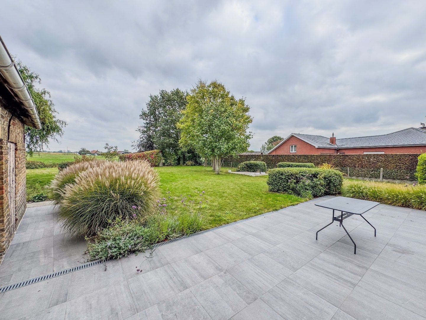 Prachtig gerenoveerde woning met 4 slaapkamers, dubbele carport en tuin. foto 23