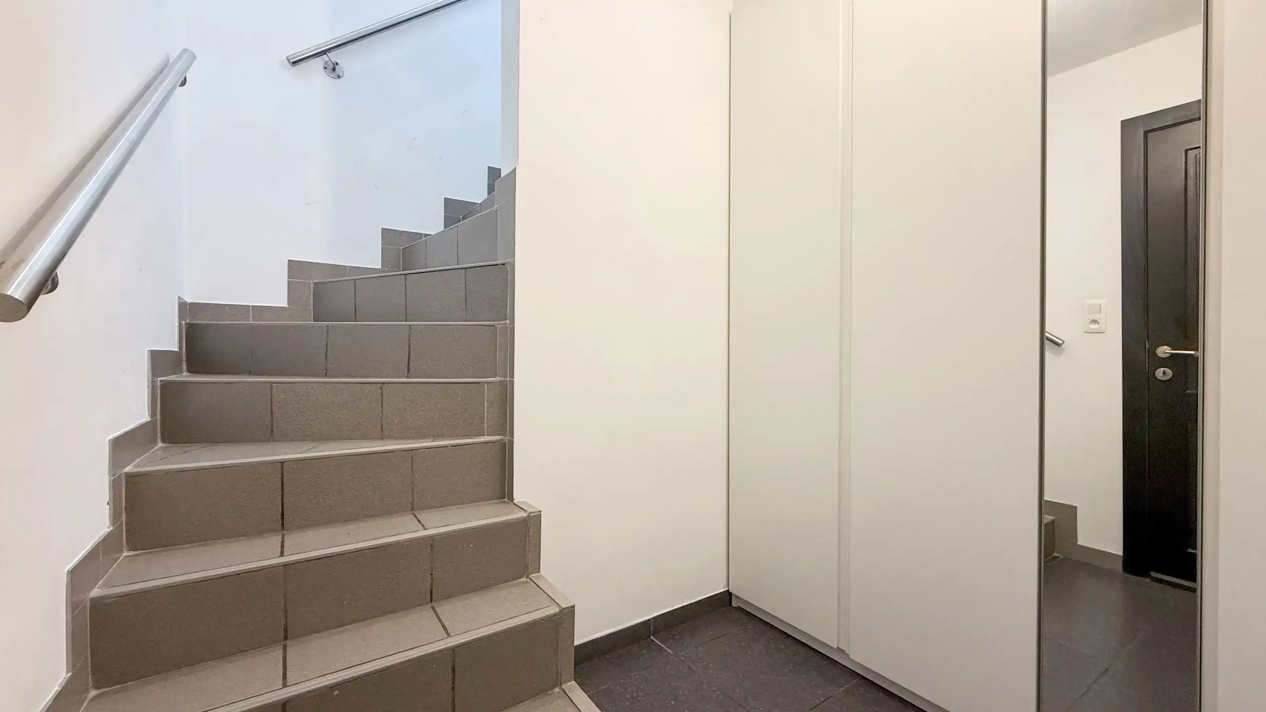 Charmant appartement met aparte ingang + terras te Houthalen foto 23