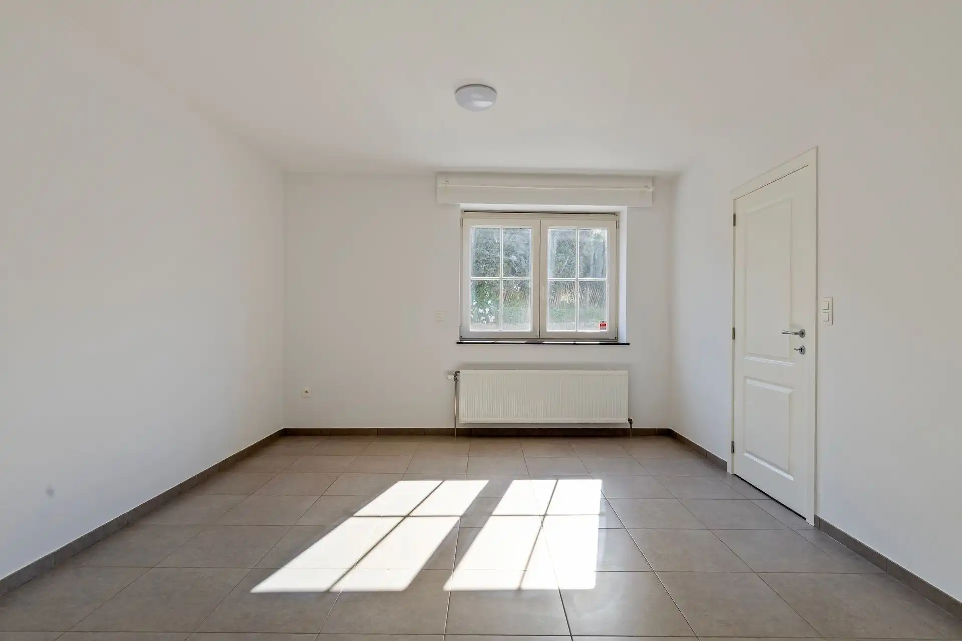 Nieuwbouw van 2012 in rustige straat foto 7