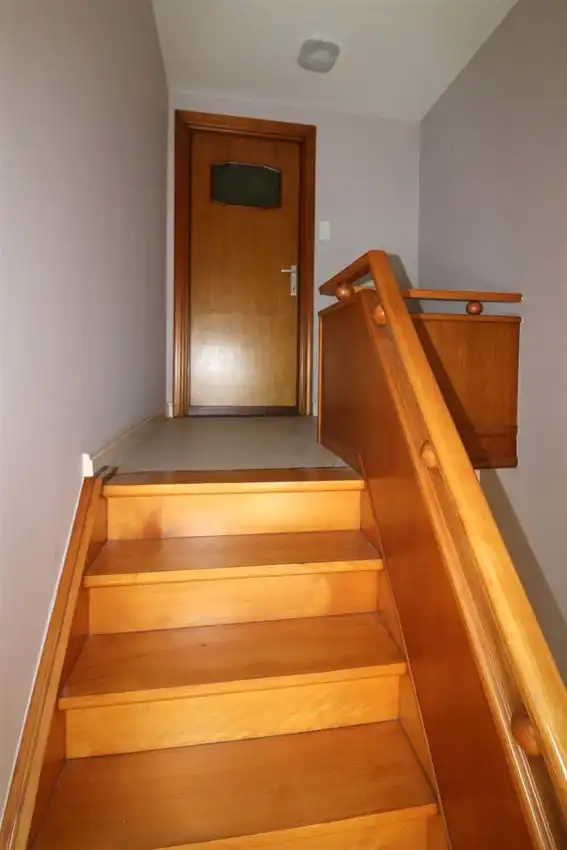 Ruime woning met drie slaapkamers en gezellige koer foto 29