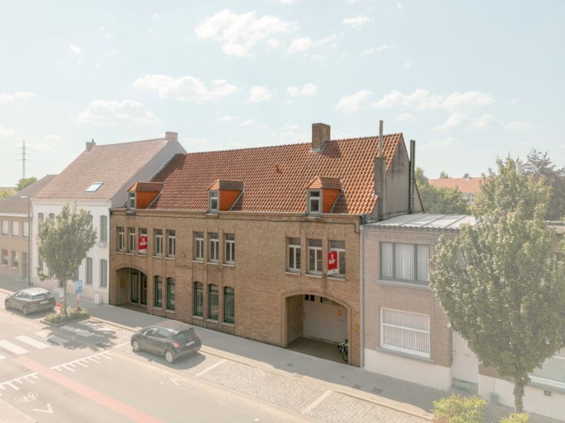 Centraal gelegen gebouw met gelijkvloerse handelsruimte, appartement met terras, extra verdieping en grote tuin foto 13