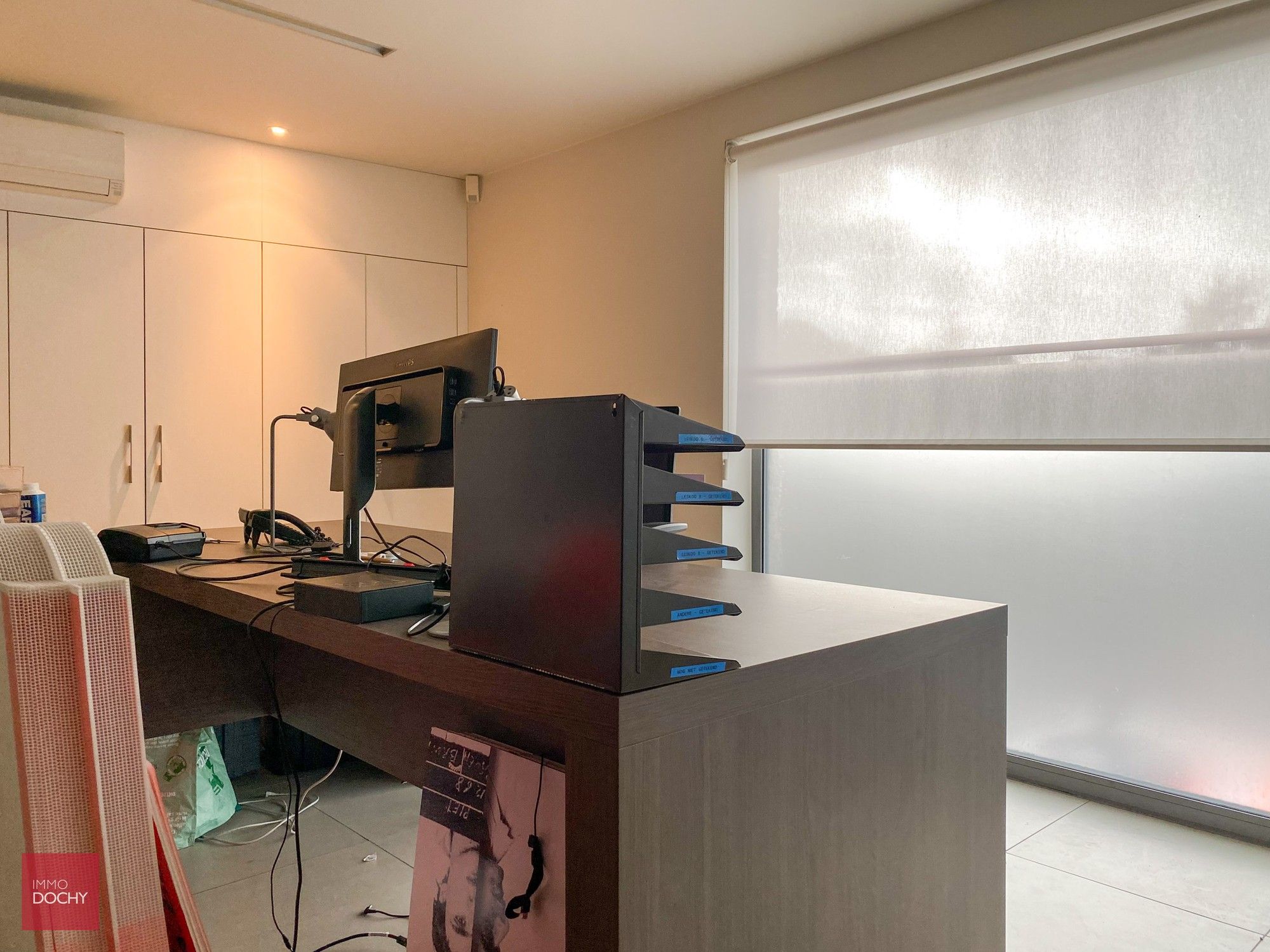 Heel goed gelegen handelspand / instapklare kantoren met private parking | Beverestraat foto 5