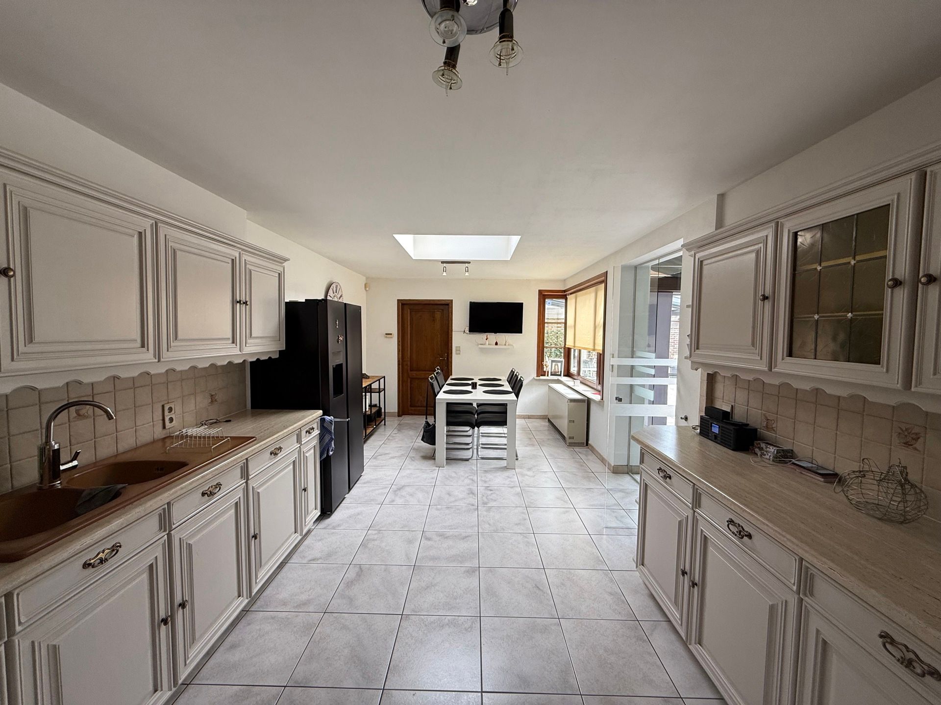 BURST - Ruime woning met garage. foto 7