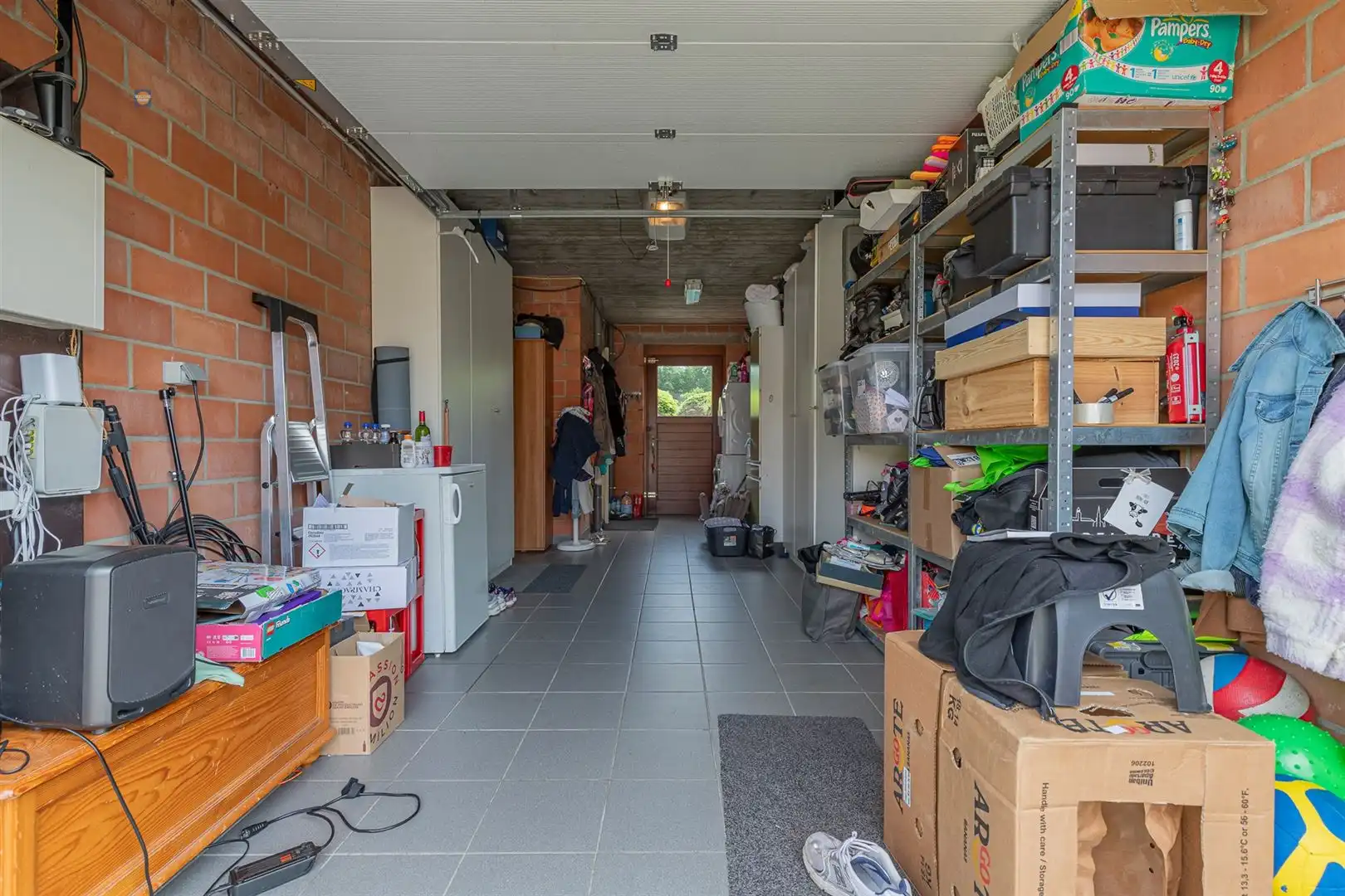 Open bebouwing met 3 slpk en grote tuin in rustige wijk foto 14