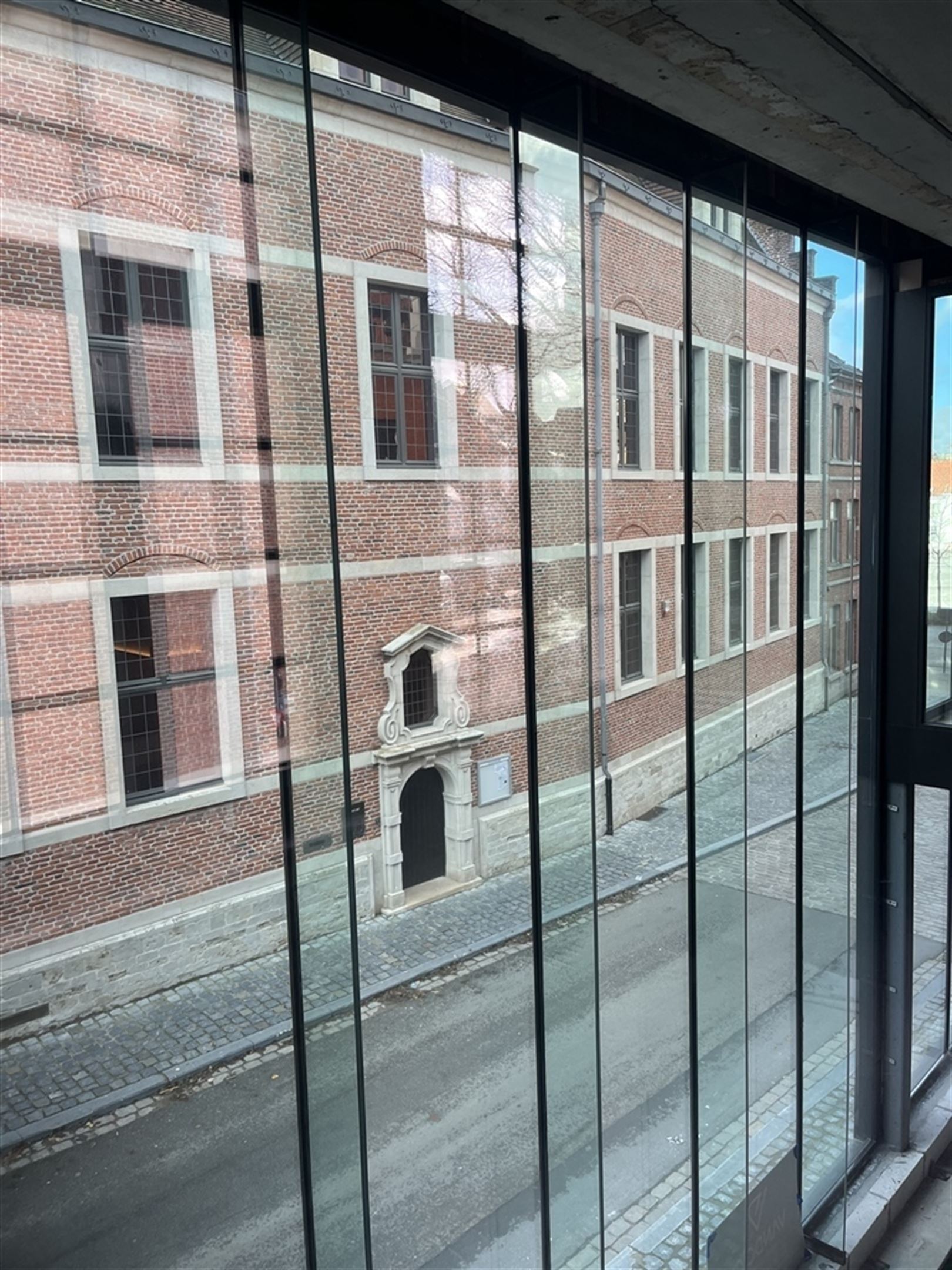 Volledig kantoorgebouw te koop of te huur foto 14