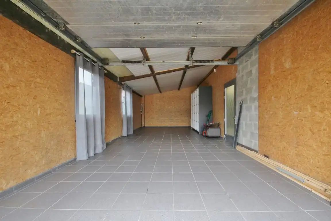 Zeer ruime woning net buiten het stadscentrum! foto 47