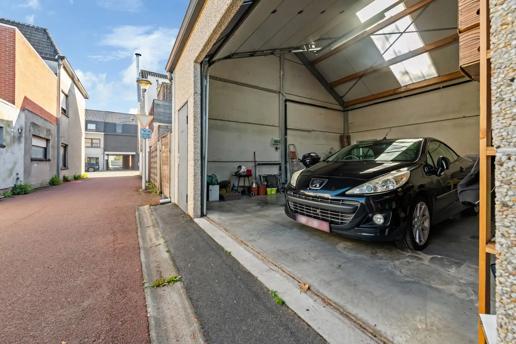 Ruime duplex met zonnig terras en garage/loods foto 2