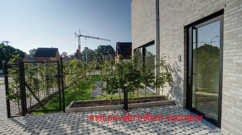 Instapklare duplex-woonst met aparte inkomhal en met privé tuintje met 2 terrassen foto 16