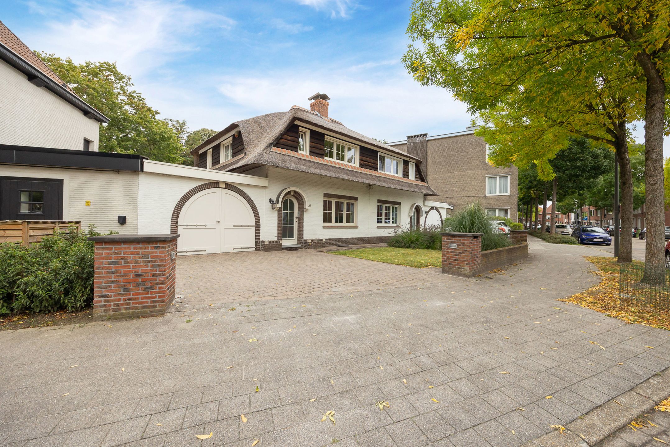 Charmante rietgedekte HOB met garage foto 28