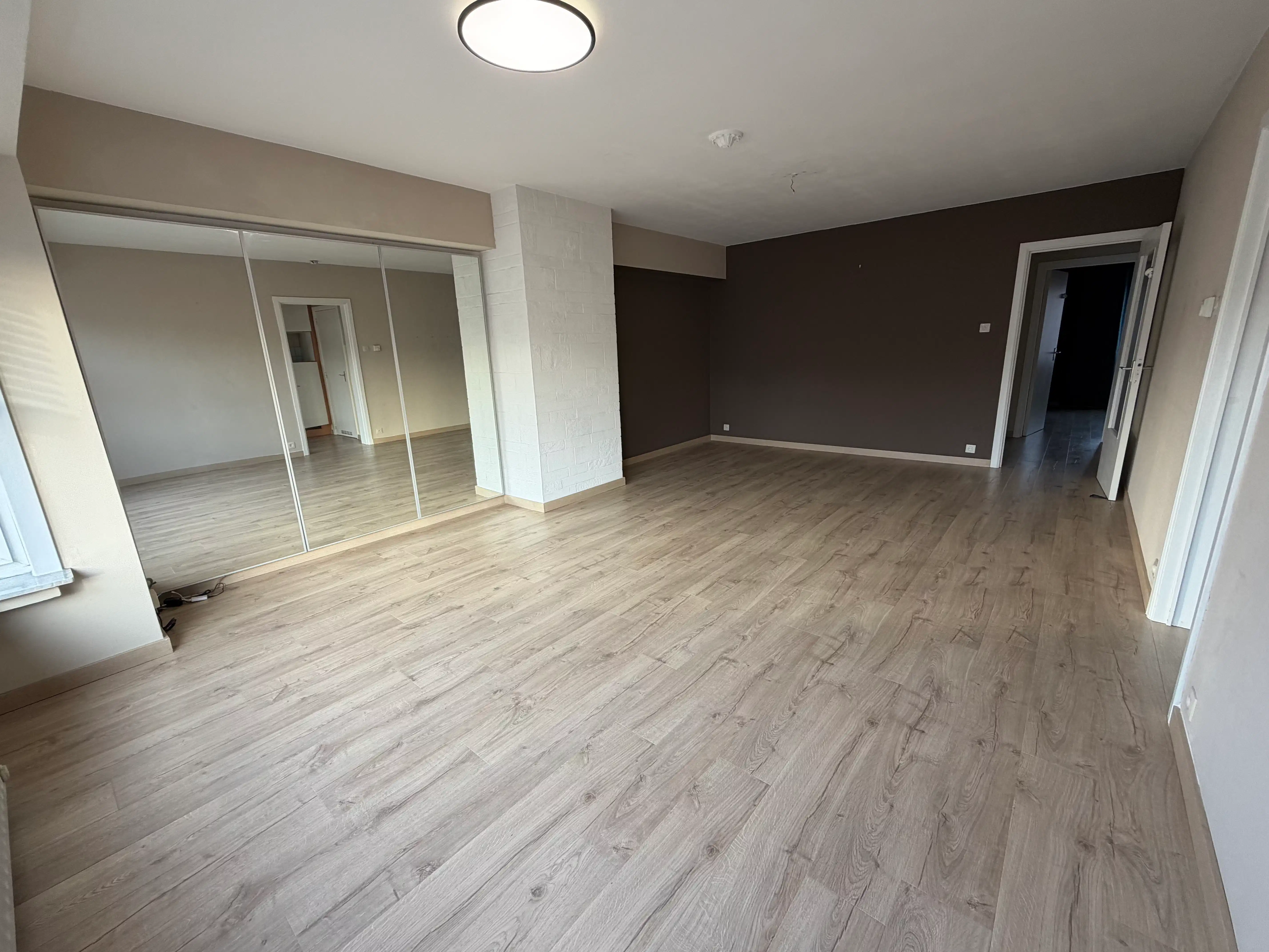 Goed onderhouden appartement met twee slaapkamers gelegen in een residentiële wijk. In een gebouw met lift. foto 5