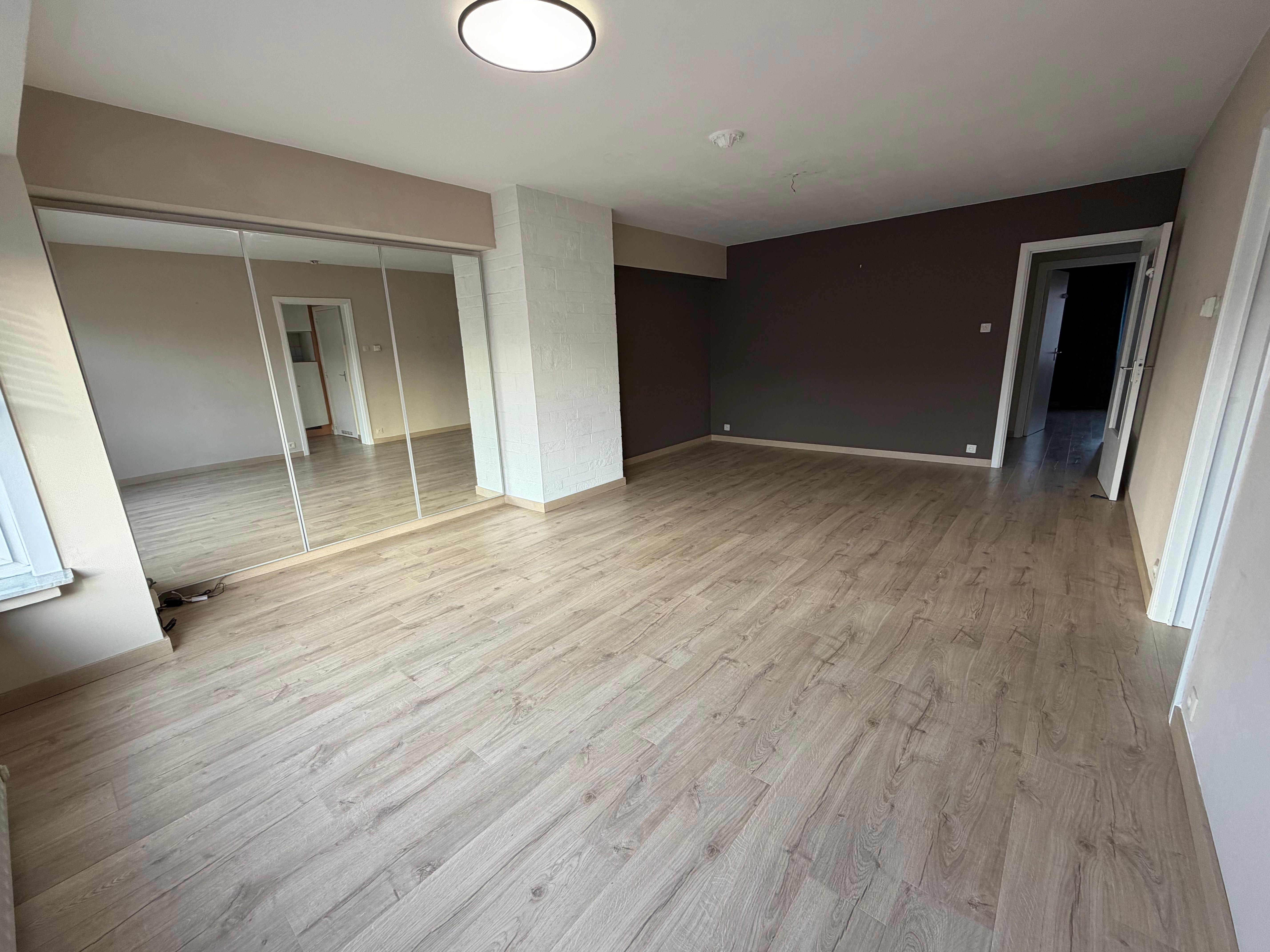 Goed onderhouden appartement met twee slaapkamers gelegen in een residentiële wijk. In een gebouw met lift. foto 5