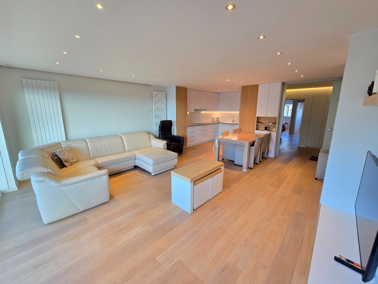 Appartement 2 slpk's op het Esplanadeplein foto 3