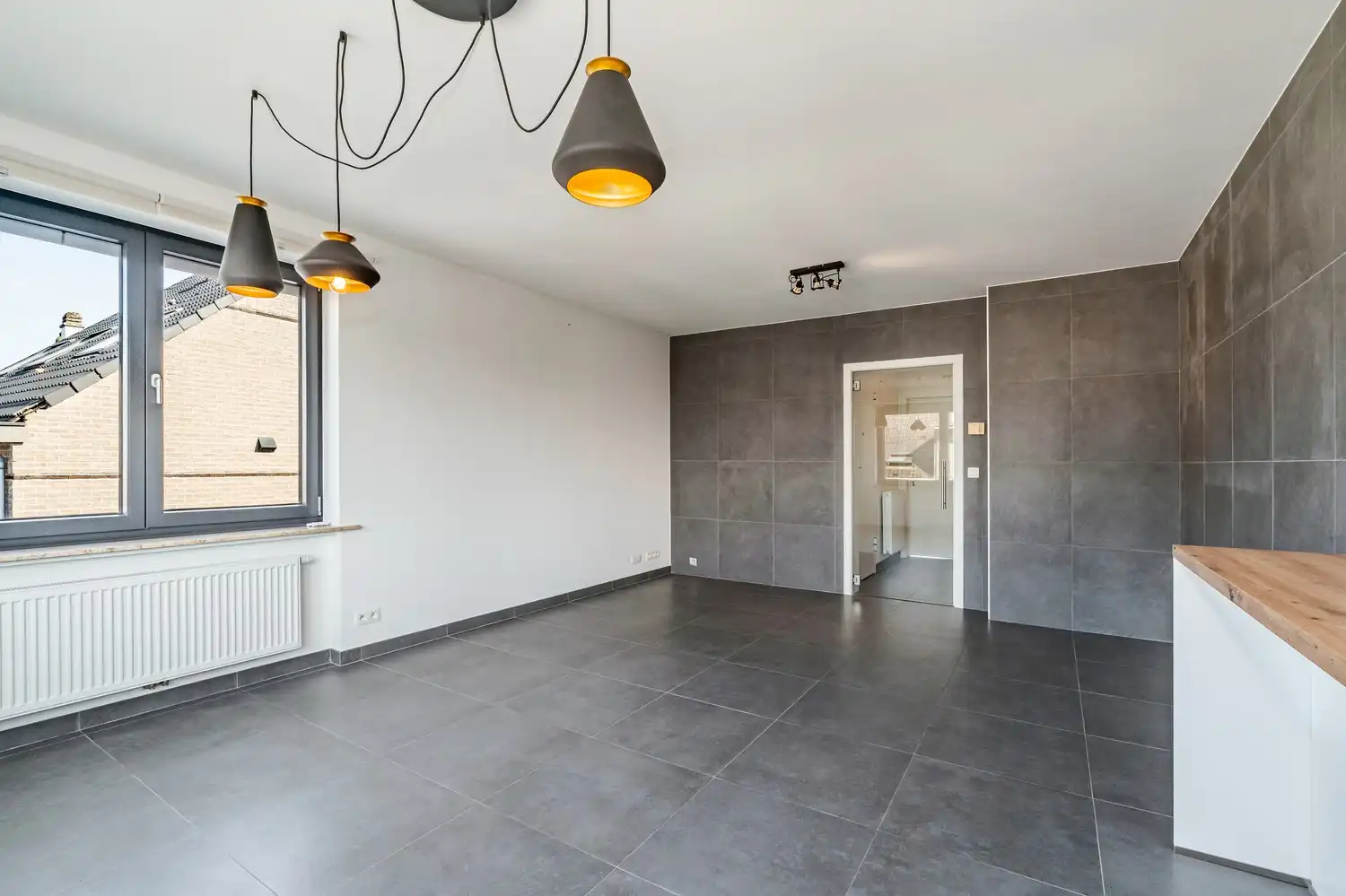 Volledig gerenoveerd 2-slaapkamerappartement met garage in Sint-Pieters-Leeuw foto 6