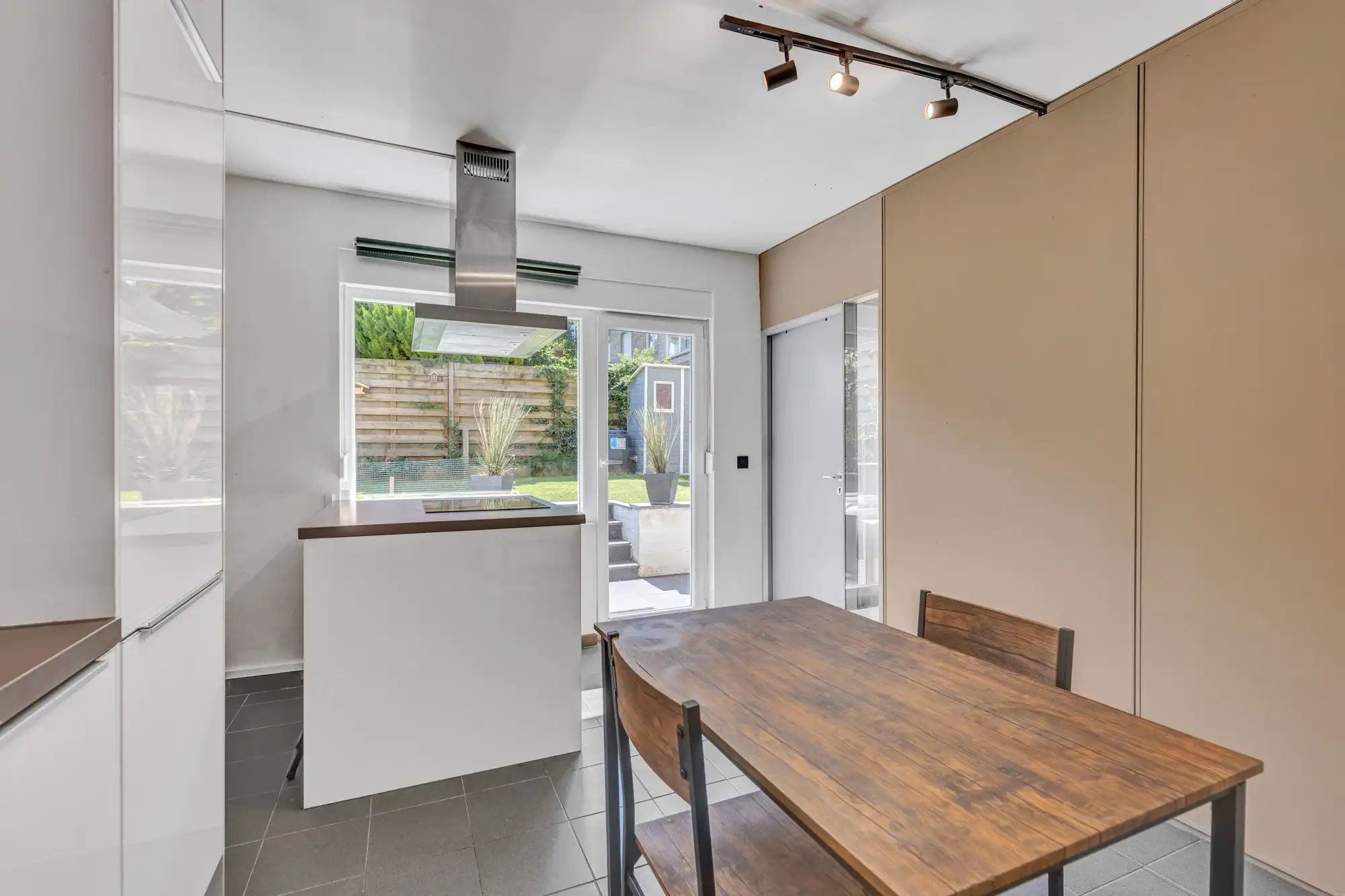 Opbrengsteigendom met 2 appartementen en extra studio foto 26