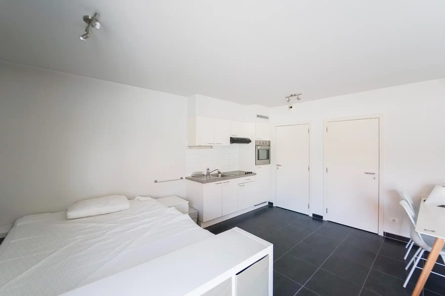 Lichtrijke Studio met tuintje te koop op topligging! foto 6