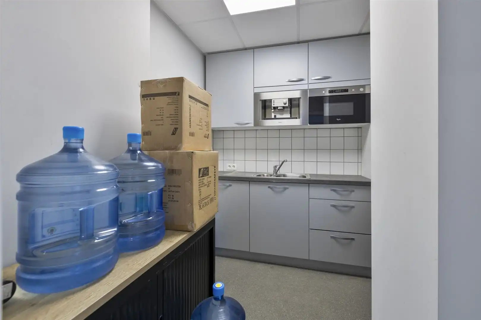 TE HUUR: Bedrijfsgebouw met kantoren te Houthalen! foto 11