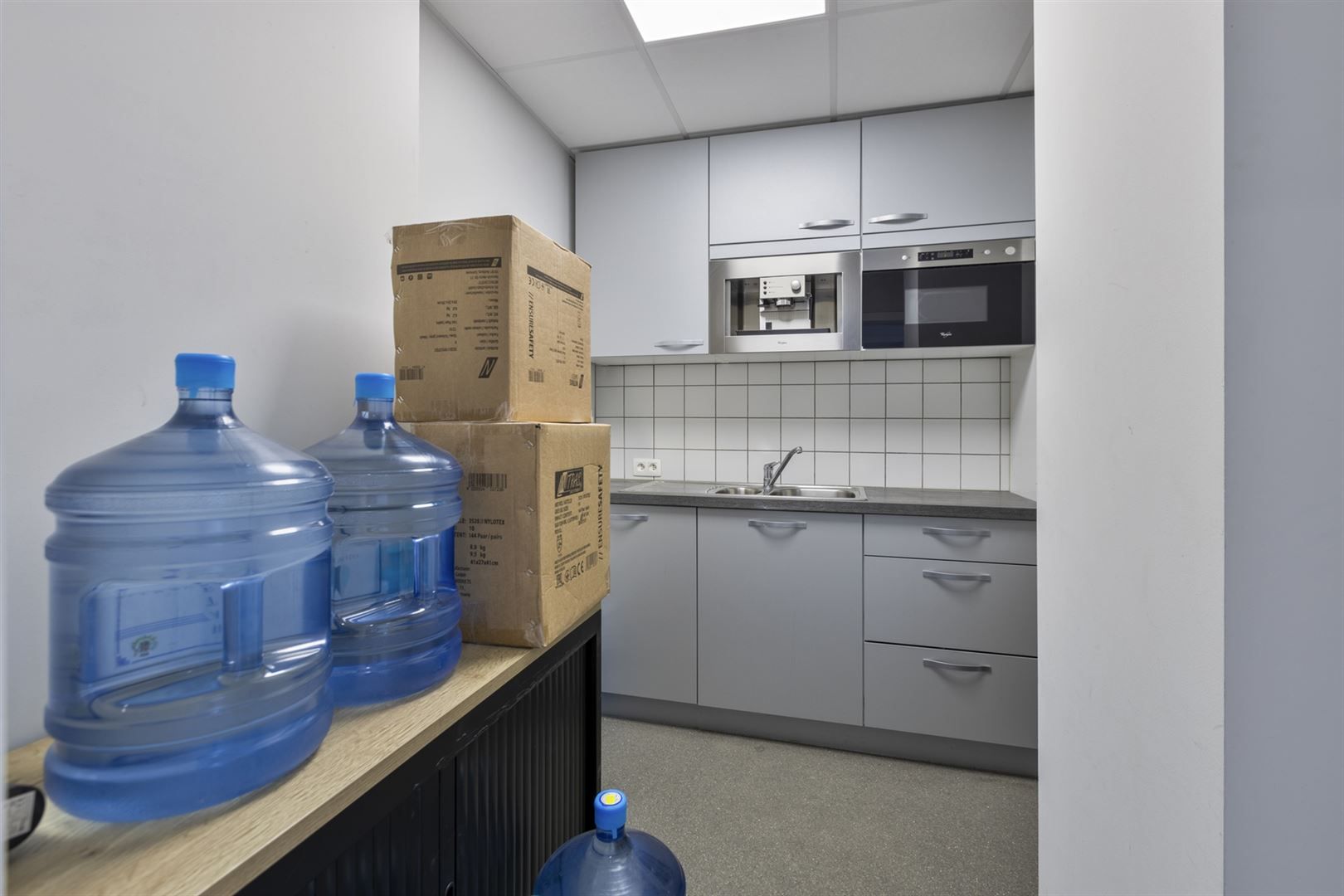 TE HUUR: Bedrijfsgebouw met kantoren te Houthalen! foto 11