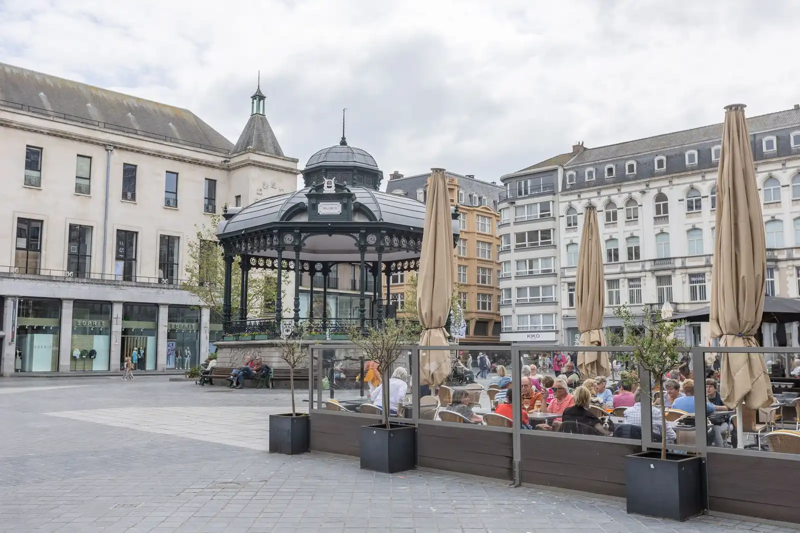 Instapklaar en gemeubeld appartement met 2 slpk op topligging aan het Wapenplein foto 18
