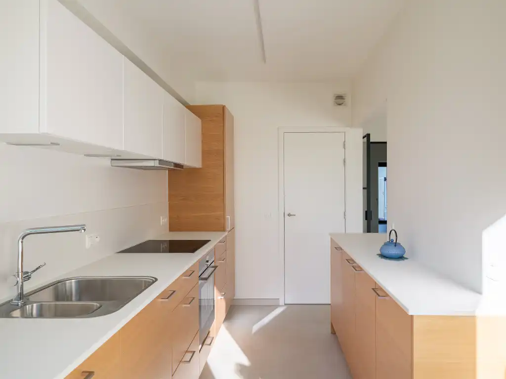 Smaakvol gerenoveerd 2-slaapkamer appartement met twee terrassen. foto 8