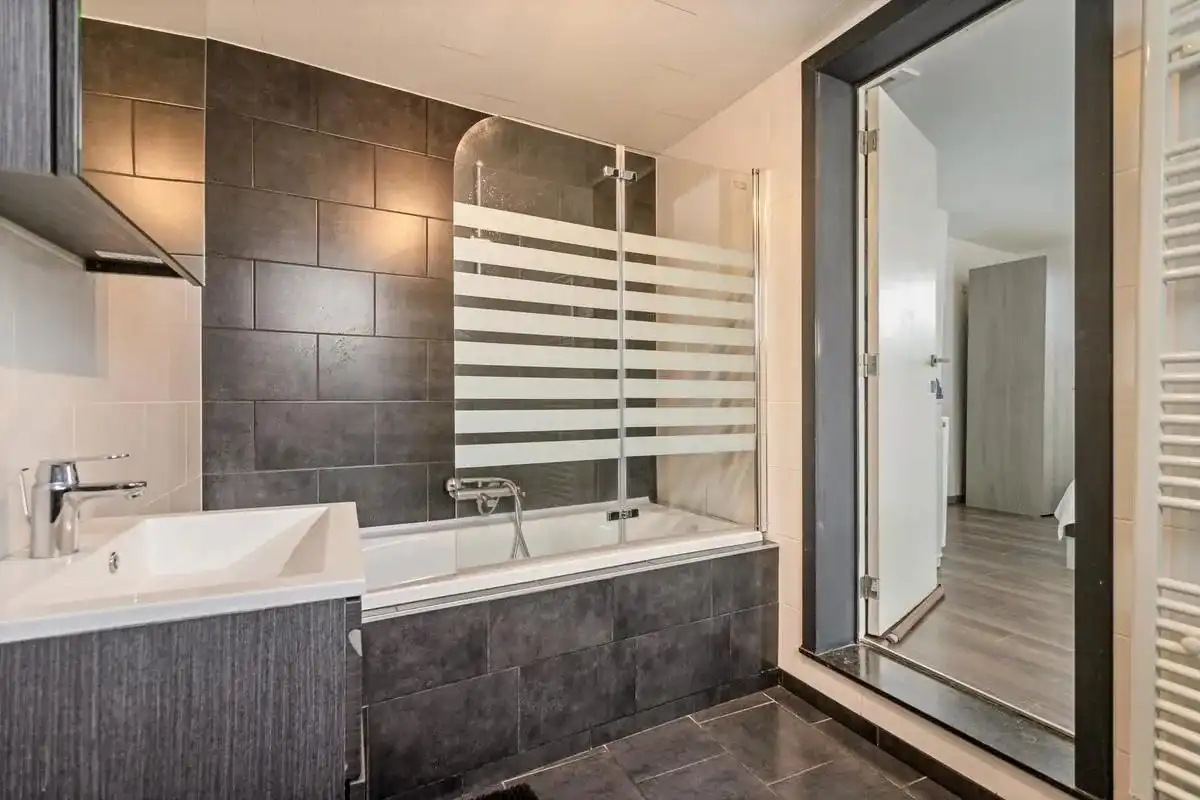 Ruime gezinswoning op goede ligging foto 23