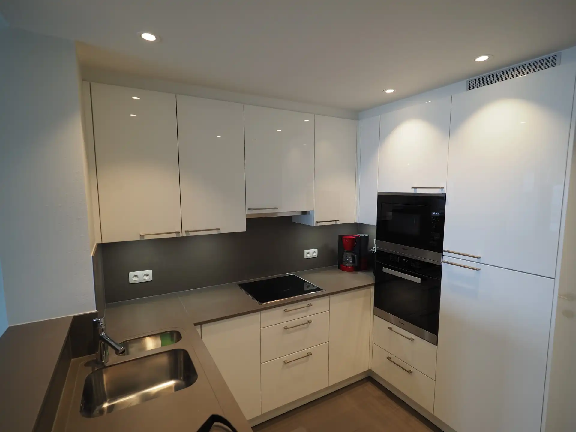 Gemeubeld: aangenaam vakantieappartement op de Zeedijk in Duinbergen! foto 8