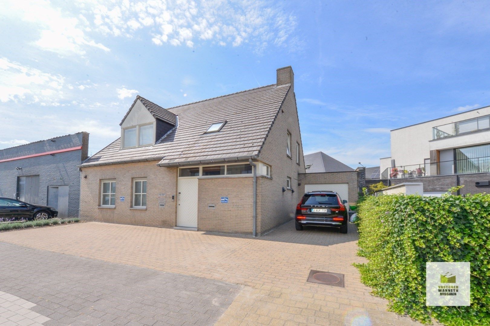 Opbrengsteigendom praktijkwoning met te verhuren 1 slaapkamer appartement. foto 2