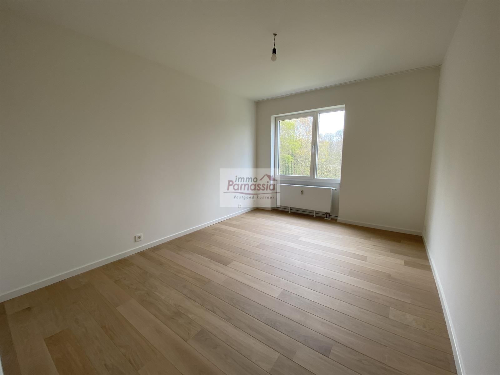 Volledig gerenoveerd appartement met gemeenschappelijke tuin foto 14
