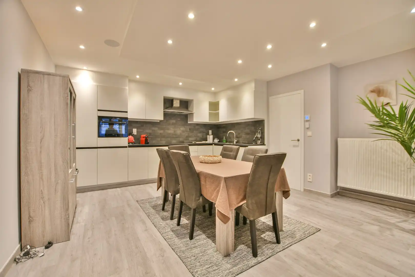 Gerenoveerd appartement met 2 slaapkamers te koop op toplocatie te Blankenberge!  foto 3