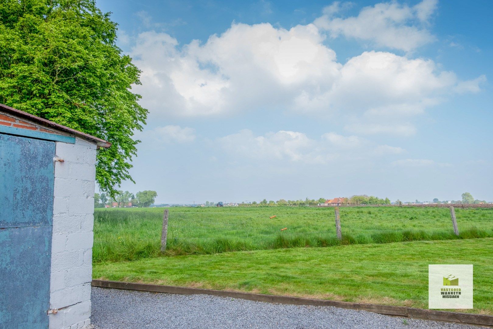 Bouwgrond met af te breken woning van 651m2 op centrale ligging te Zwevezele foto 7